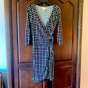 Studio M size XS dress in black and crème.